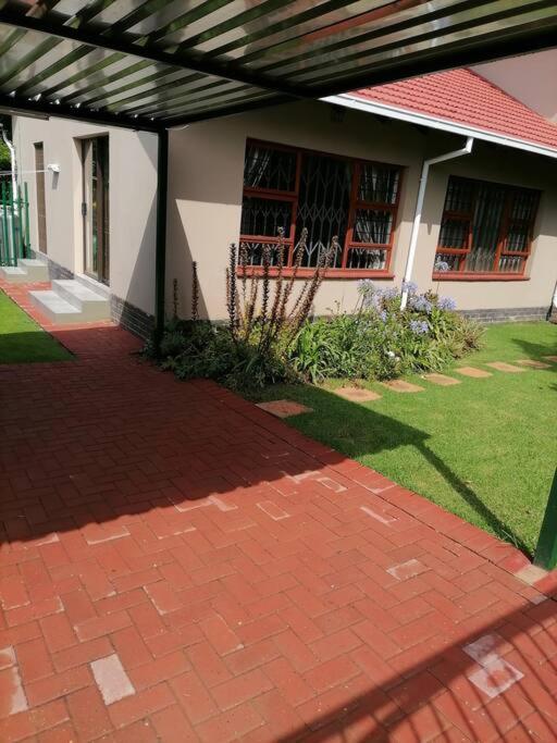 Apartamento Garden And Park Leisure On Tugela Benoni Exterior foto